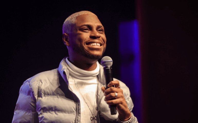 Yuri Marçal volta a Maceió com um humor sem censura, livre, abordando tudo, tudo mesmo