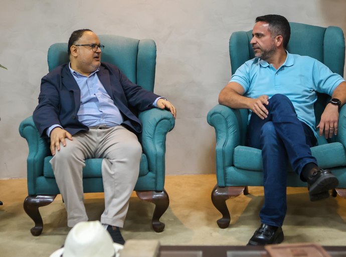 Paulo Dantas recebe Henrique Paim e debate sobre cooperação e governança educacional