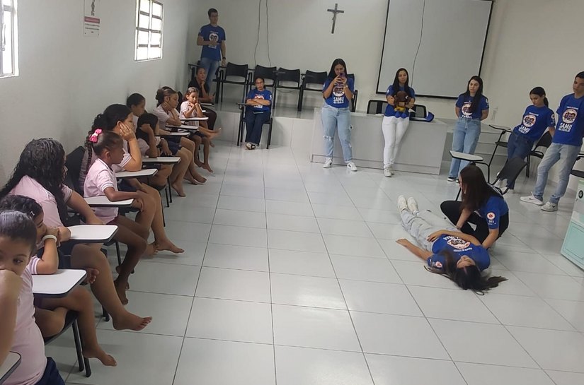 Samu leva noções de primeiros socorros e cidadania ao Lar da Menina