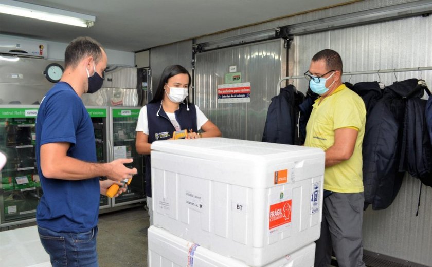 Alagoas recebe mais de 67.430 doses de imunizantes contra a Covid-19 nesta segunda-feira (9)