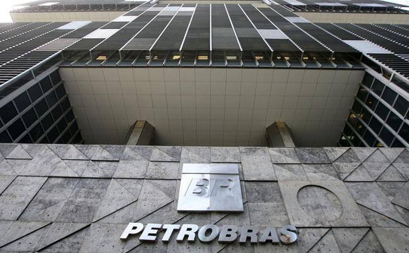 Petrobras perde R$ 6,2 bi com corrupção e prejuízo chega R$ 21,6 bi em 2014