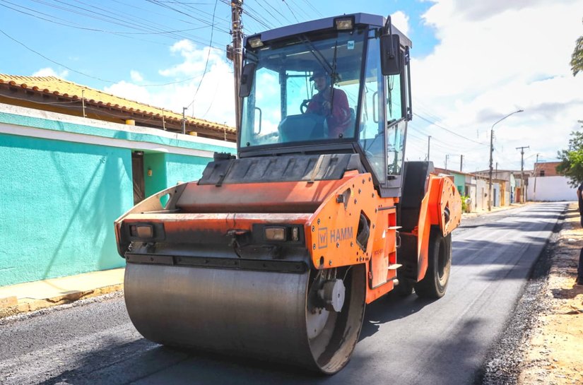 Obras de pavimentação já chegam a 37 bairros e povoados de Arapiraca