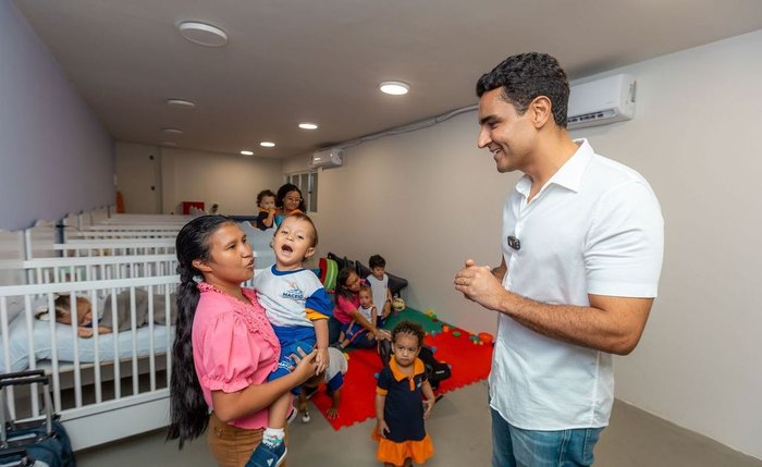 Prefeito JHC visita creche no Tabuleiro: referência na educação