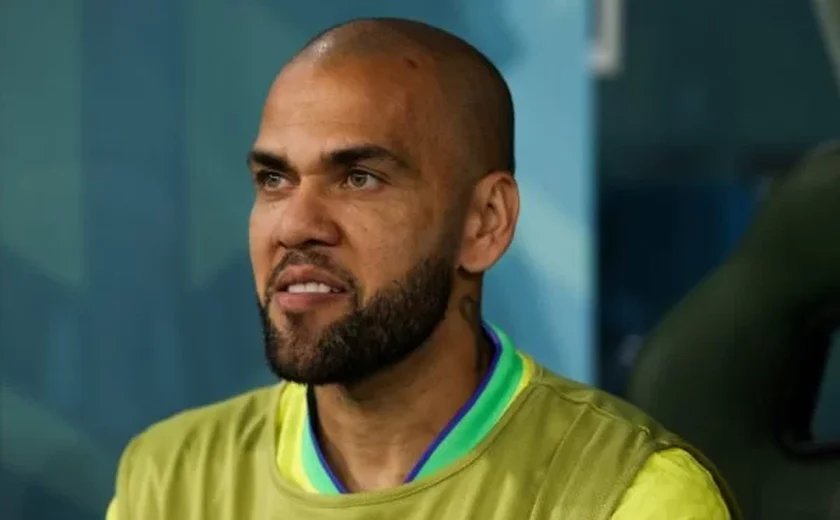 Câmeras mostram que Daniel Alves ficou 15 min trancado com denunciante