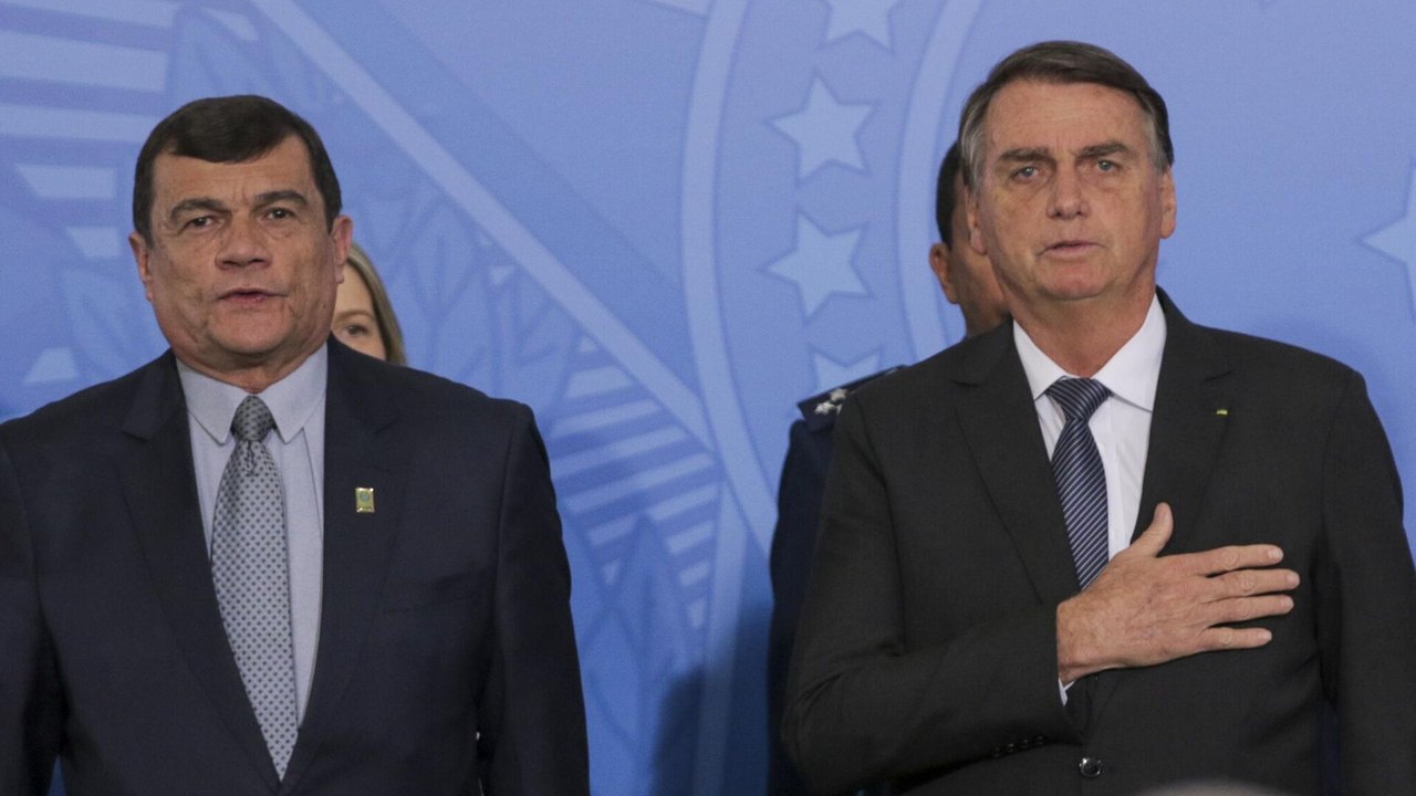 Mídia: defesa de ex-ministro de Bolsonaro enfurece aliados e pode comprometer ex-presidente