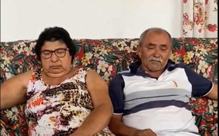 Pais angustiados fazem apelo por transferência de filho que está na UPA há vários dias