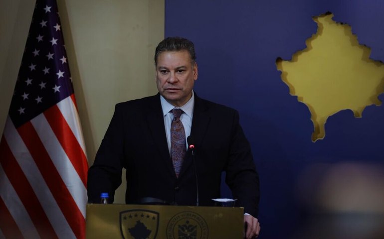 Chefe da embaixada dos EUA pede desculpas por crise de brasileiros deportados algemados