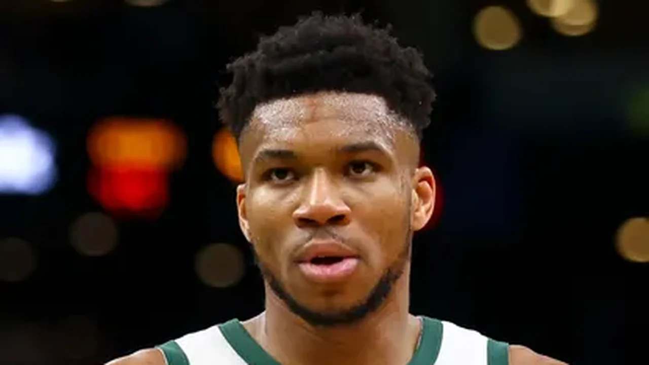 Há poucos dias do draft da NBA, Giannis Antetokounmpo vive impasse sobre seu futuro, diz jornal