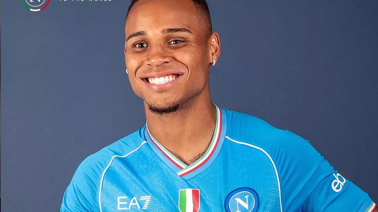 Napoli perde com gol no fim e deixa escapar chance de encostar nos líderes do Italiano