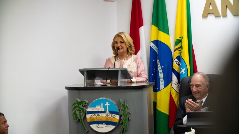 Prefeita Fátima Rezende dá início à gestão com entrega de cinco grandes obras durante a emancipação de Pilar