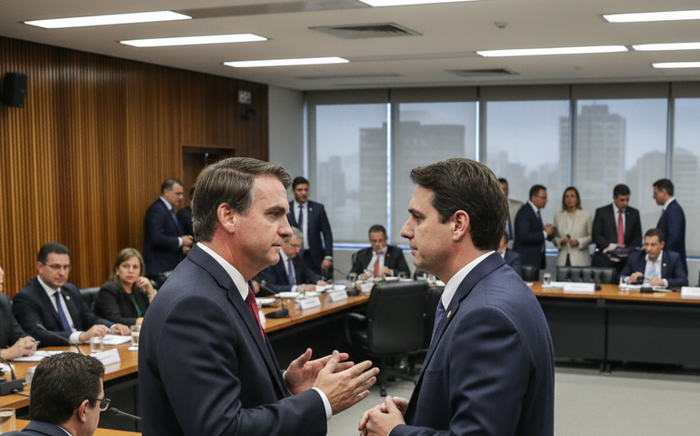 Flávio busca contornar mal-estar com Nikolas em reunião do PL