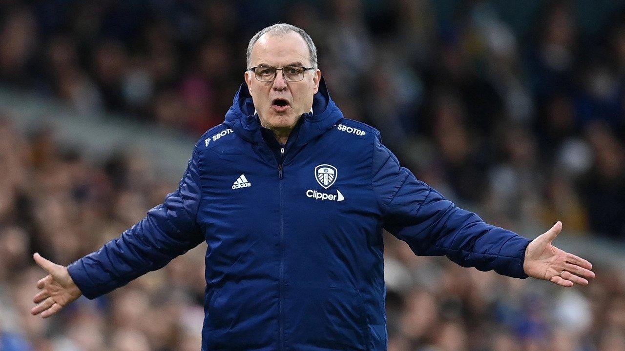 Bielsa deve convocar Suárez para próximos jogos do Uruguai nas Eliminatórias