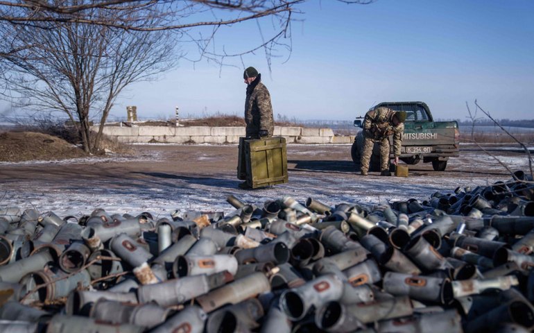 Após um ano, guerra na Ucrânia une Otan e aproxima Rússia e China