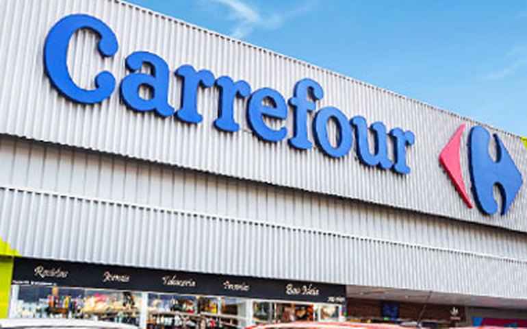 Família Diniz embolsa R$ 850 mi com venda de ações do Carrefour Brasil e zera participação