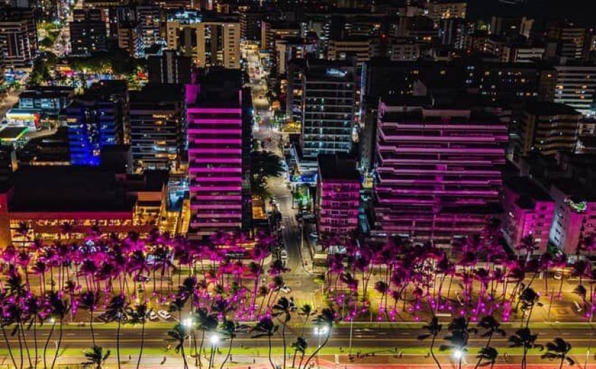 Maceió ganha iluminação especial para reforçar prevenção ao câncer de mama