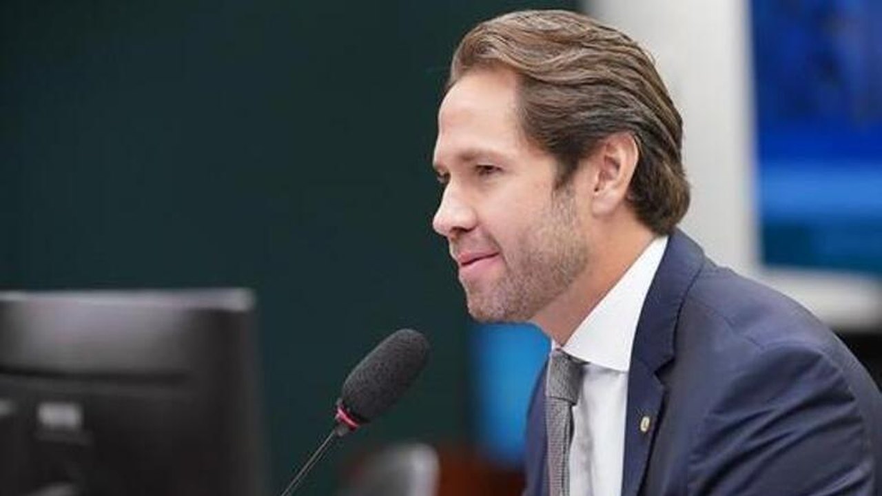 Pedro Vilela defende política habitacional para tirar população de áreas de risco