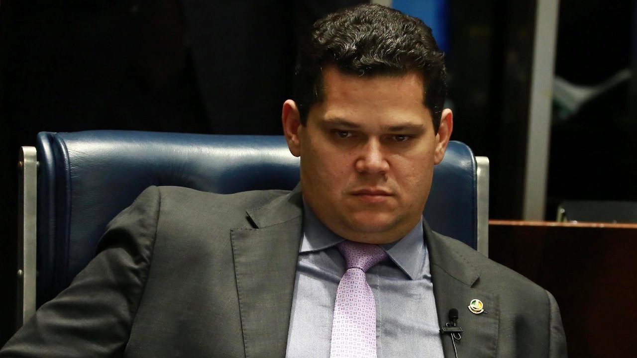 Cirurgia de Davi Alcolumbre é bem-sucedida, e senador se recupera bem