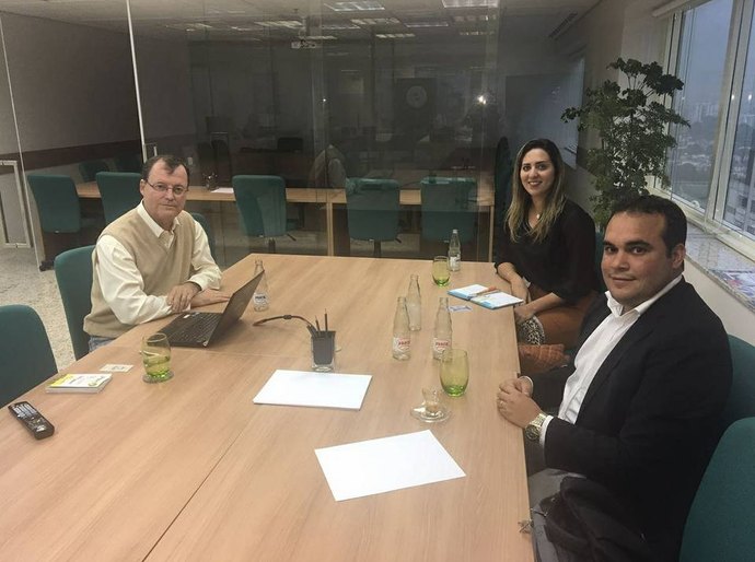 Em São Paulo, David Maia discute logística reversa do vidro