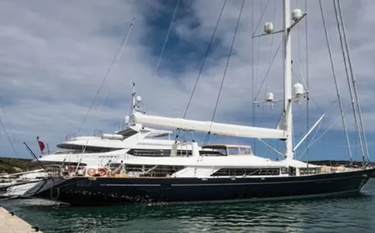 Mergulhadores encontram corpos de dois desaparecidos em naufrágio de superiate de luxo na Itália