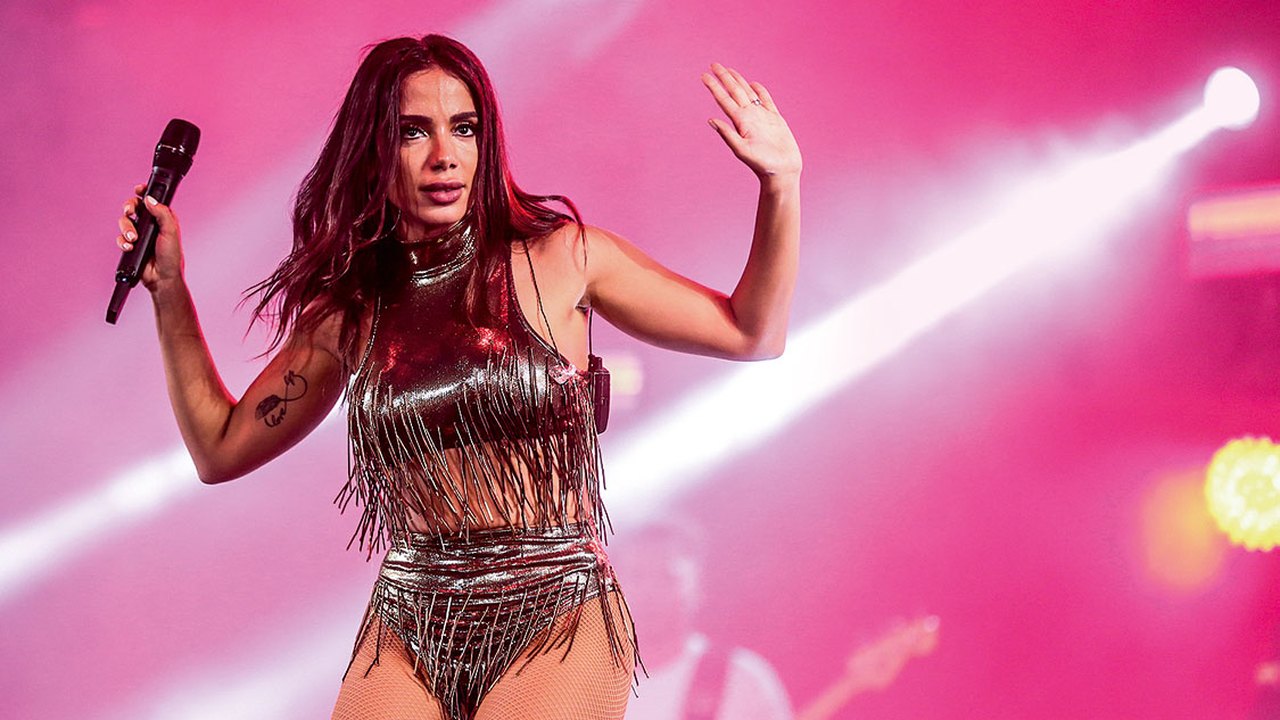 Anitta recebe reforço da vacina contra covid: ‘será que agora viro jacaré?
