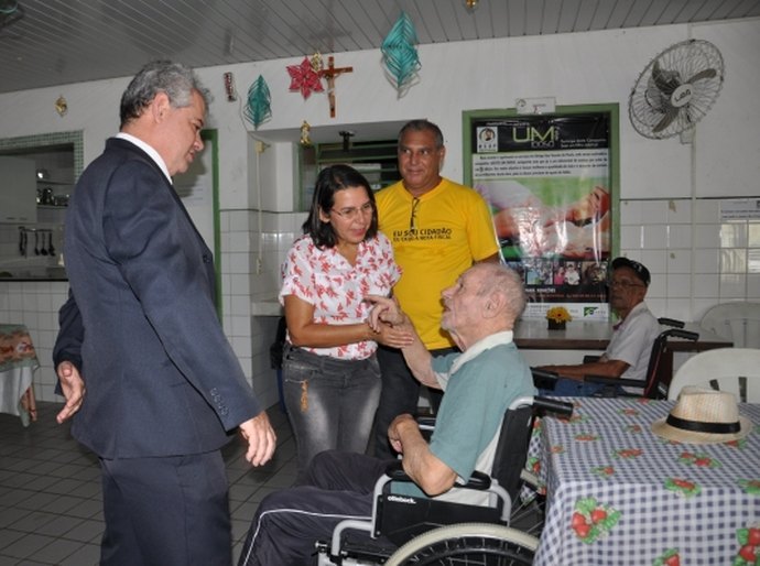 Programa de Educação Fiscal conclui doação de 50 colchões a instituições