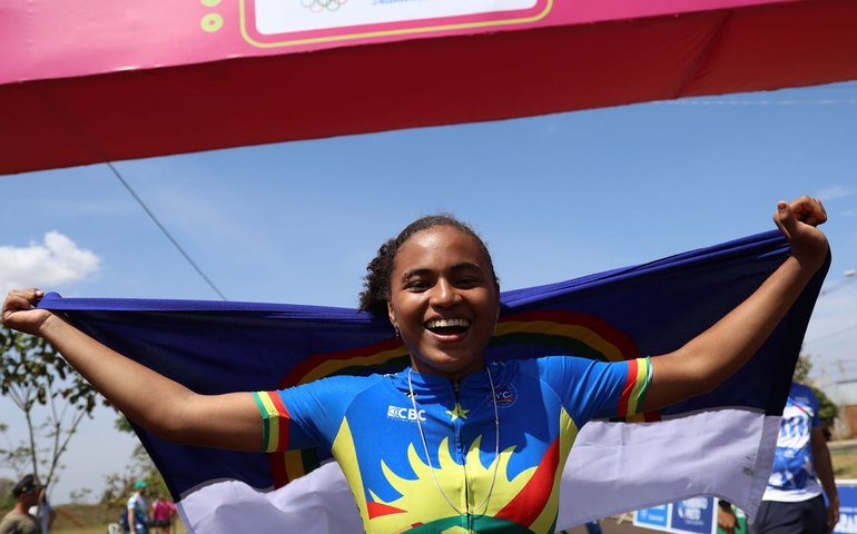 Pernambucana vai do sonho de ser Marta ao pódio no ciclismo e triatlo