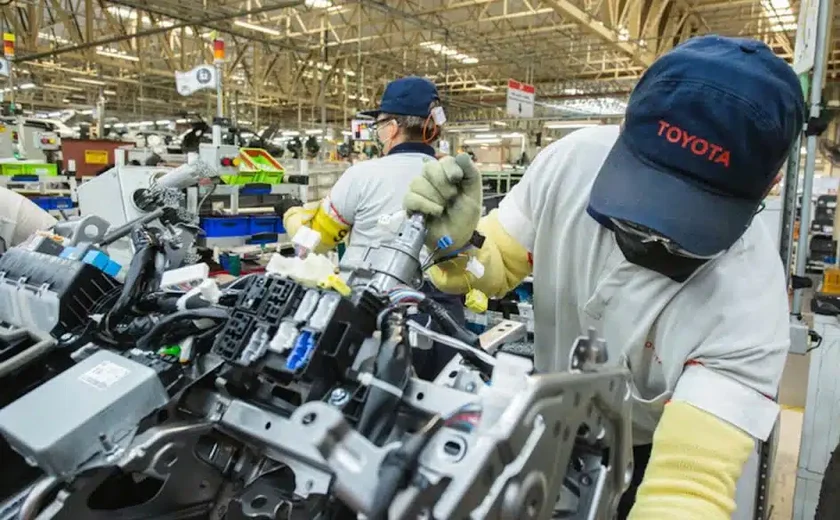 Toyota investe R$ 1,7 bi em compacto híbrido flex