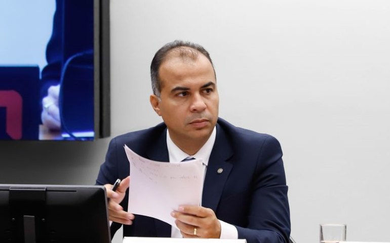 Comissão aprova idade mínima de 16 anos para a união estável, com consentimento dos pais