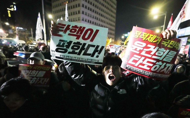 Impeachment e greve: coreanos exigem renúncia do presidente após decreto de lei marcial