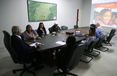 Prefeito Rogério Teófilo e comissão discutem ações visando o Selo Unicef 2017/2020, em Arapiraca