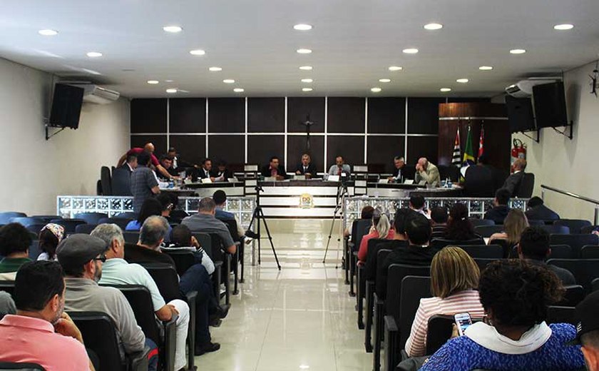 Tribunal de Contas barra 13º salário de vereadores de Cuiabá