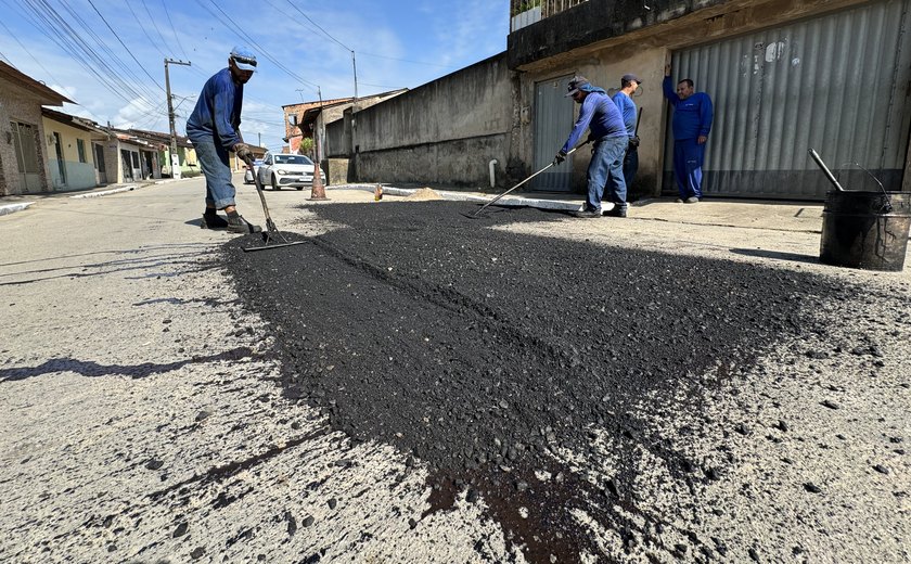 Operação Tapa-buraco recuperou 357 ruas de Maceió em agosto