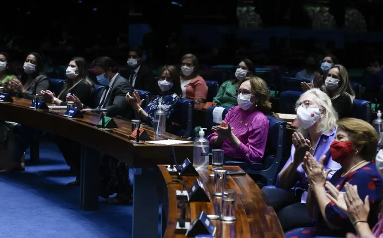 Senadoras reclamam aumento da participação feminina no Legislativo