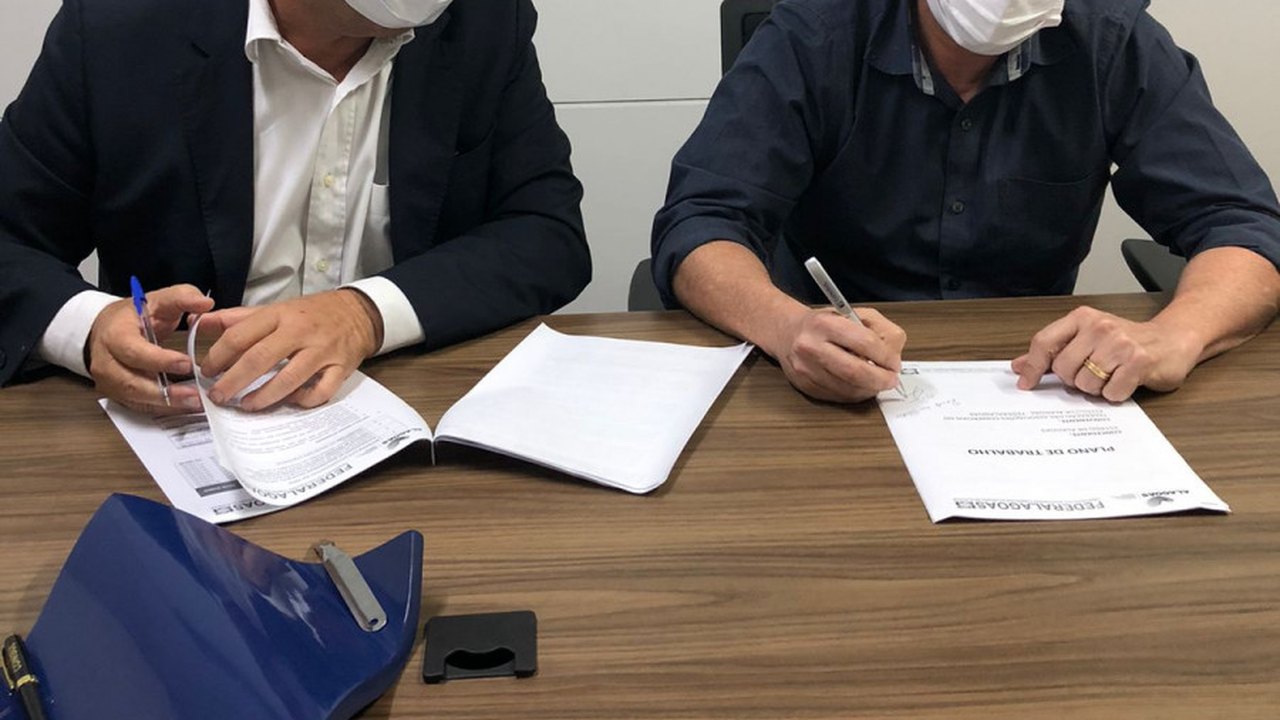 Sedetur e Federação das Associações Comerciais de Alagoas firmam convênio para fortalecimento de pequenos negócios