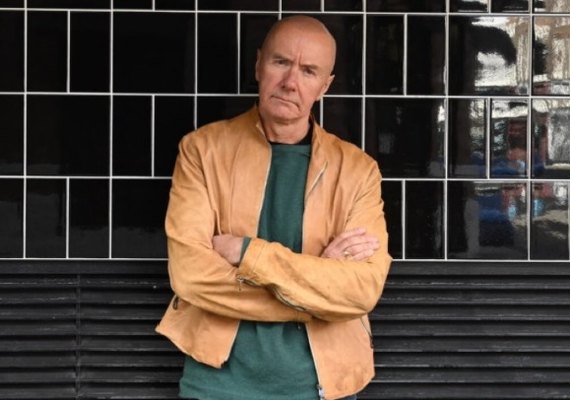 
Irvine Welsh lança novo romance, ataca de DJ e conta o que mudou na sua vida após 'Trainspotting’