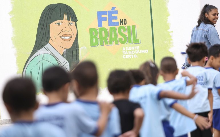 PNE: relatório sugere investimento de 7,5% do PIB para educação