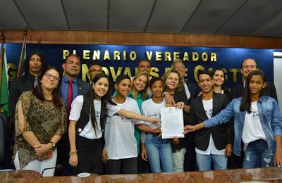 Crianças assistidas pelo Unicef participam de sessão ordinária da Câmara de Maceió