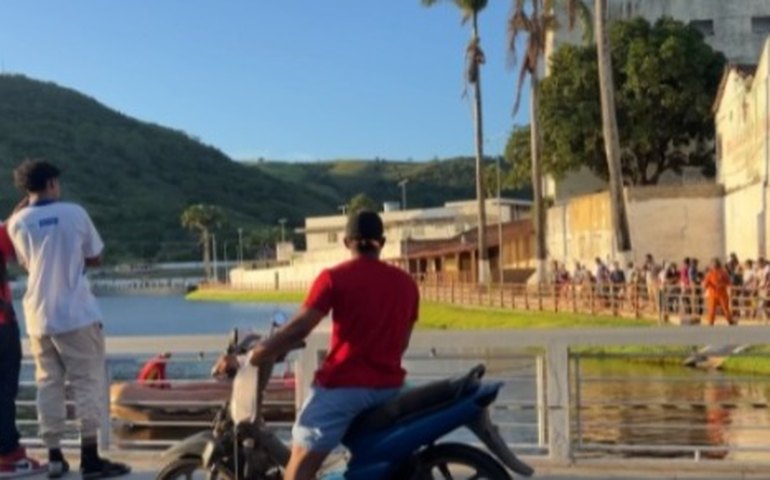Homem desaparece no Açude do Goiti após afogamento; populares aguardam corpo emergir