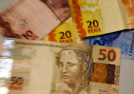 Lula assina decreto que reajusta salário mínimo para R$ 1.412