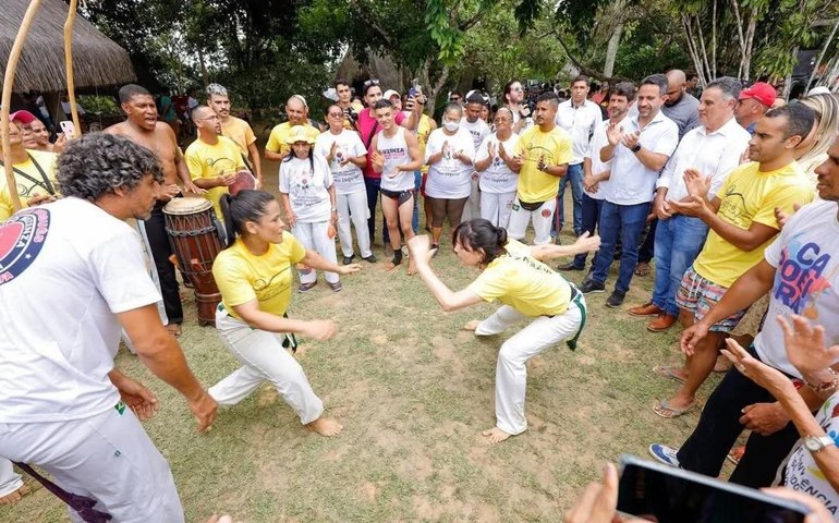 Muzenza Yá celebra a força da mulher na capoeira em Maceió