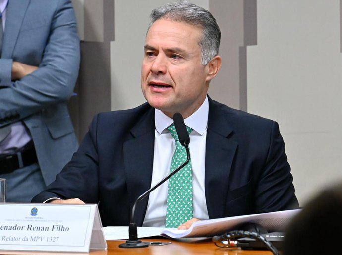 Com relatório de Renan Filho, comissão aprova renovação gratuita da CNH