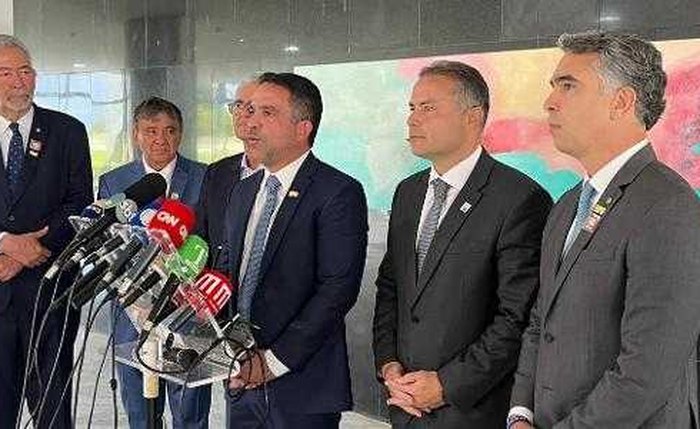 Paulo Dantas, Renan Calheiros, Rafael Brito antes da reunião com presidente Lula