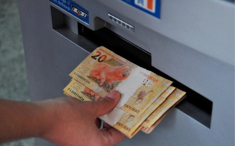 Governo injeta mais de R$ 205 milhões na economia alagoana com a liberação do 13º dos servidores estaduais