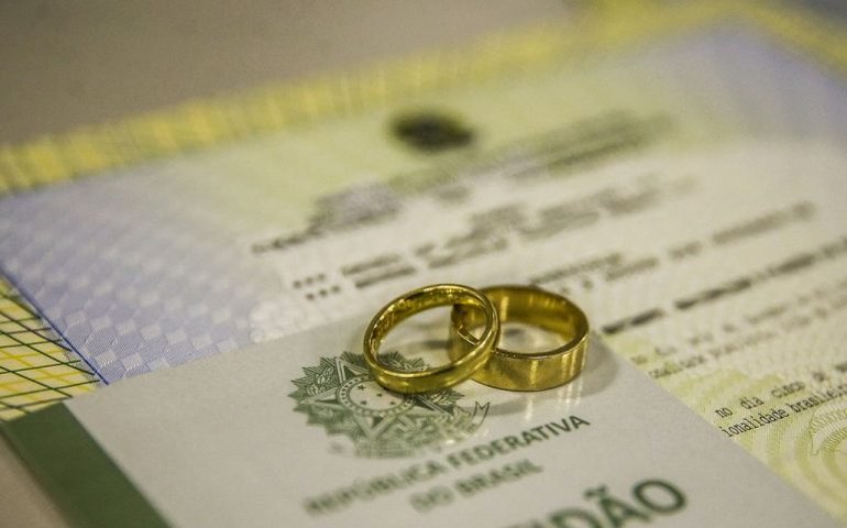 Projeto exige certidão de antecedentes criminais para habilitação de casamento