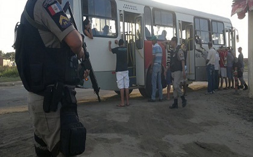 Maceió: Operação do 4º BPM resulta em apreensão de drogas em coletivo