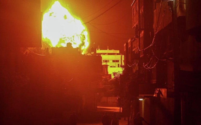 Aviação de Israel bombardeia campo de refugiados de Al-Maghazi, no centro da Faixa de Gaza