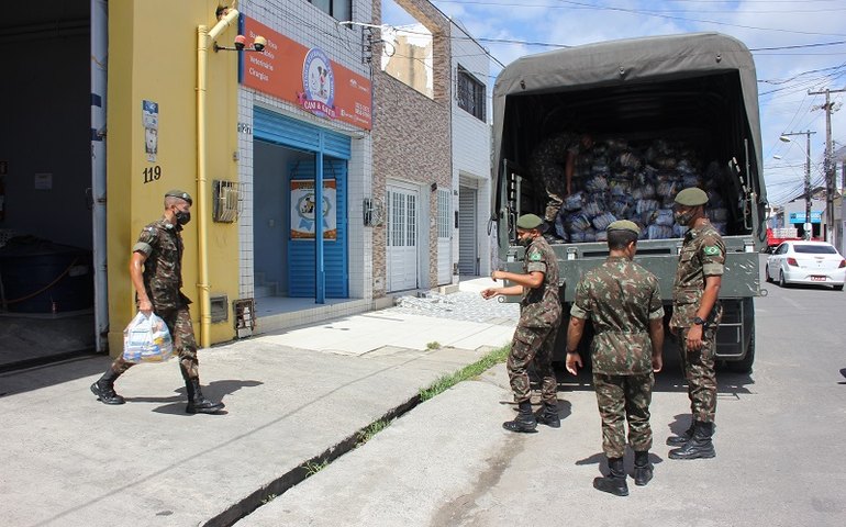 Sesc realiza entrega de cestas básicas arrecadadas por meio do Projeto Fome de Música