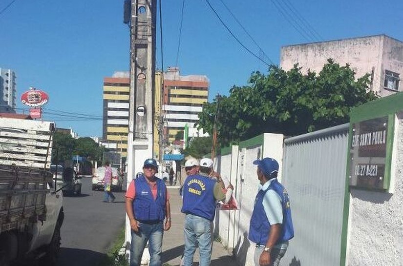 SMCCU recolhe placas e faixas irregulares na parte baixa
