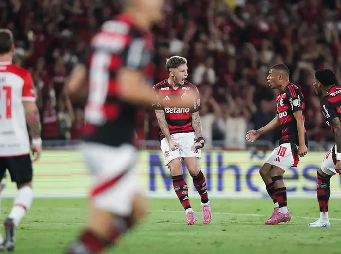Com direito a gol relâmpago, Flamengo derrota Estudiantes no Maracanã