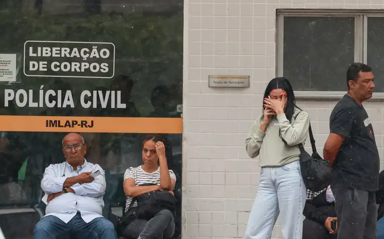 ‘Só de uma moto encostar do teu lado, você já treme’: sogra de jovem morta na Linha Amarela desabafa sobre insegurança no Rio